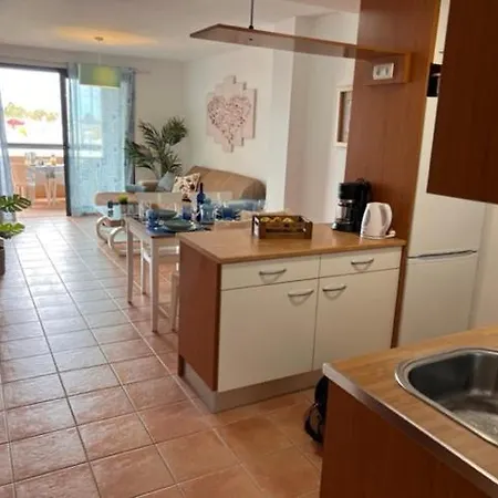 #seaparaiso# Heated Pool,private Parking,fast Wifi Apartament *